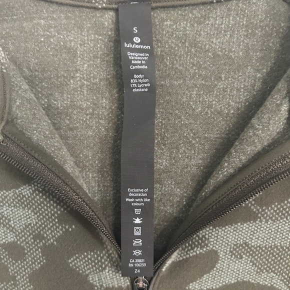 Like New 💙 Lululemon Athletica Forme Fit Camouflage Hoodie - Picture 3 of 3